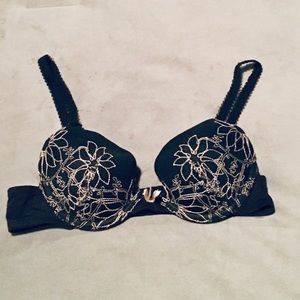 32A Embroidered Push-Up Bra